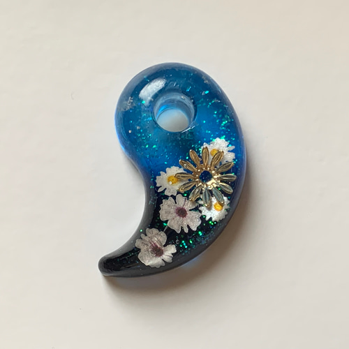 大勾玉オルゴナイト(花-ブルー) ネックレス・ペンダント coral 大勾玉オルゴナイト(花-ブルー) ネックレス・ペンダント coral