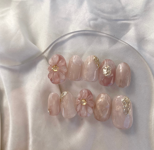 ネイルチップ 水彩 ピンク　ホワイト ニュアンスネイル ぷっくりフラワー お花 成人式ネイル 前撮りネイル 振袖ネイル 3枚目の画像