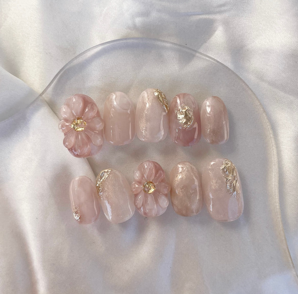 ネイルチップ 水彩 ピンク　ホワイト ニュアンスネイル ぷっくりフラワー お花 成人式ネイル 前撮りネイル 振袖ネイル 2枚目の画像