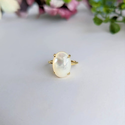 【白色珍珠AAA】神秘白色天然❀ 貝母雕刻SV925戒指（18Kgp） 第1張的照片