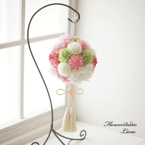 ダリアとマムの和風のボールブーケ(白ピンクグリーン）　お着物に合わせてオーダー承ります♪