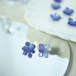 アジサイビーズ【10個入り】ブルー　パープル　青　紫　花びら　あじさい　紫陽花 4枚目の画像