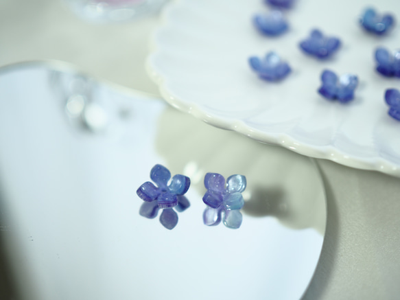 アジサイビーズ【10個入り】ブルー　パープル　青　紫　花びら　あじさい　紫陽花 4枚目の画像