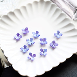 アジサイビーズ【10個入り】ブルー　パープル　青　紫　花びら　あじさい　紫陽花 3枚目の画像