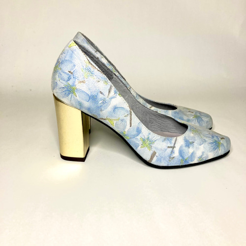 靴工房仕舞いの処分価格！8cm太ヒール 春を感じる花柄プリントパンプス