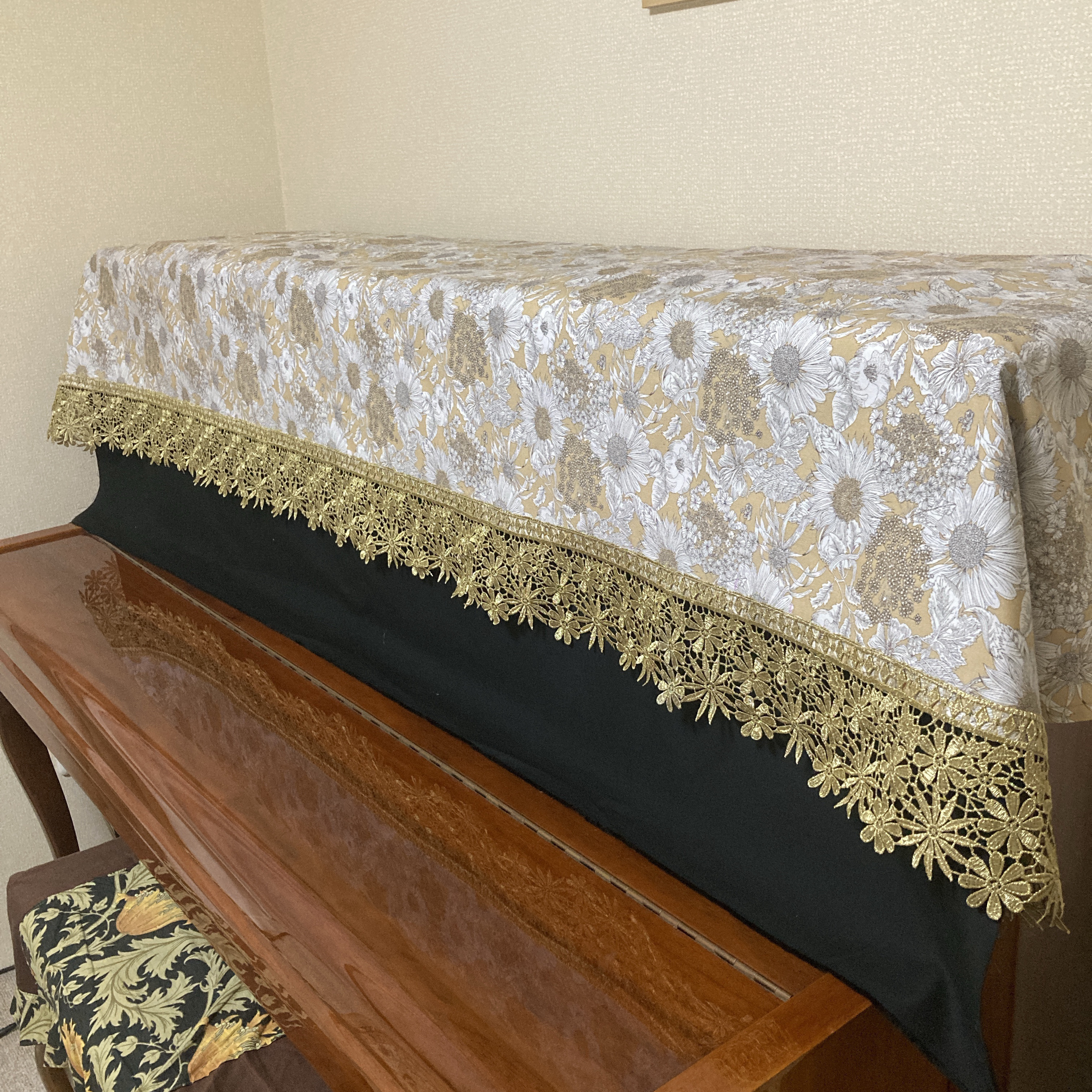 リバティ「スイムダンクレア」ベージュ使用／アップライトピアノ・電子ピアノカバー・８８鍵対応