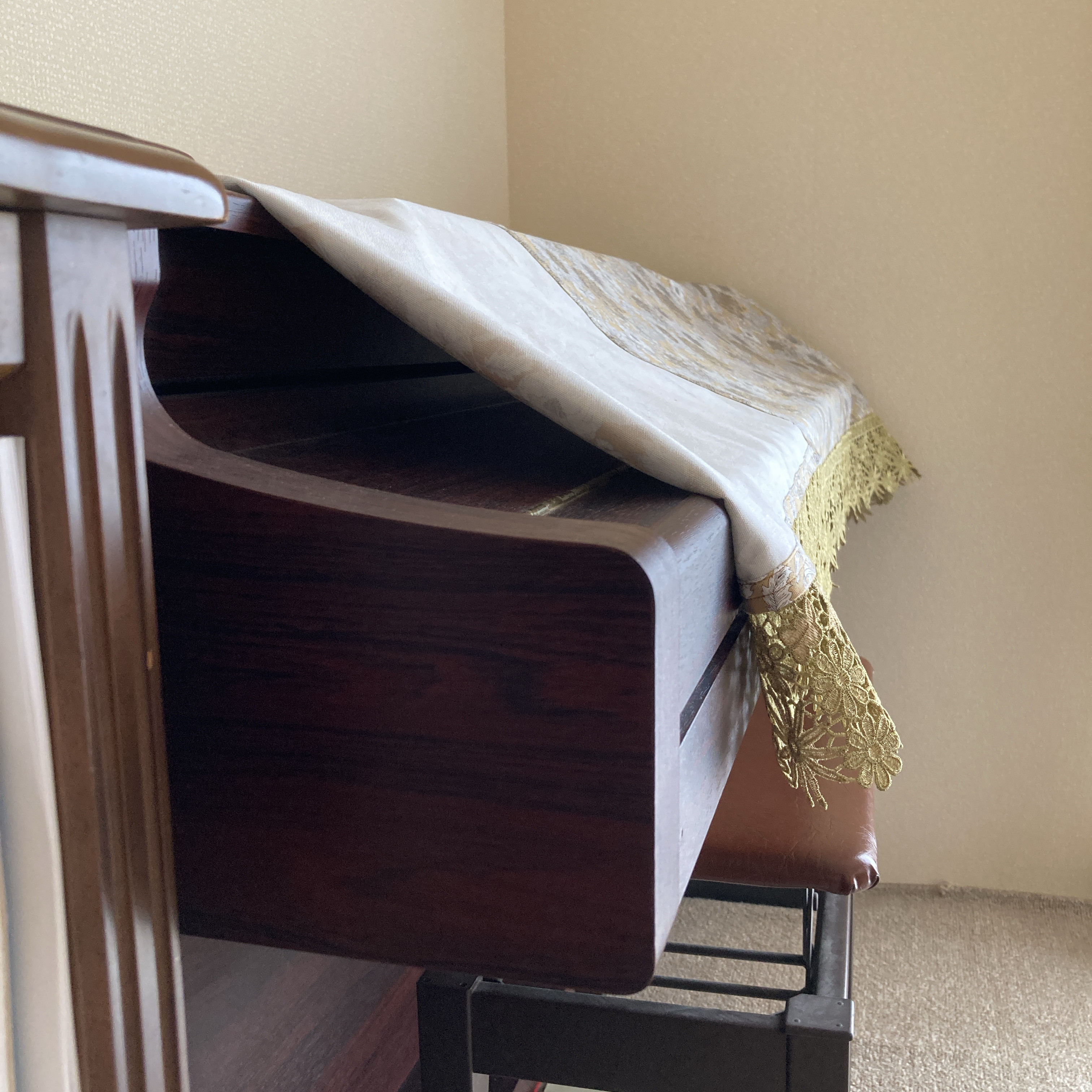 リバティ「スイムダンクレア」ベージュ使用／アップライトピアノ・電子ピアノカバー・８８鍵対応