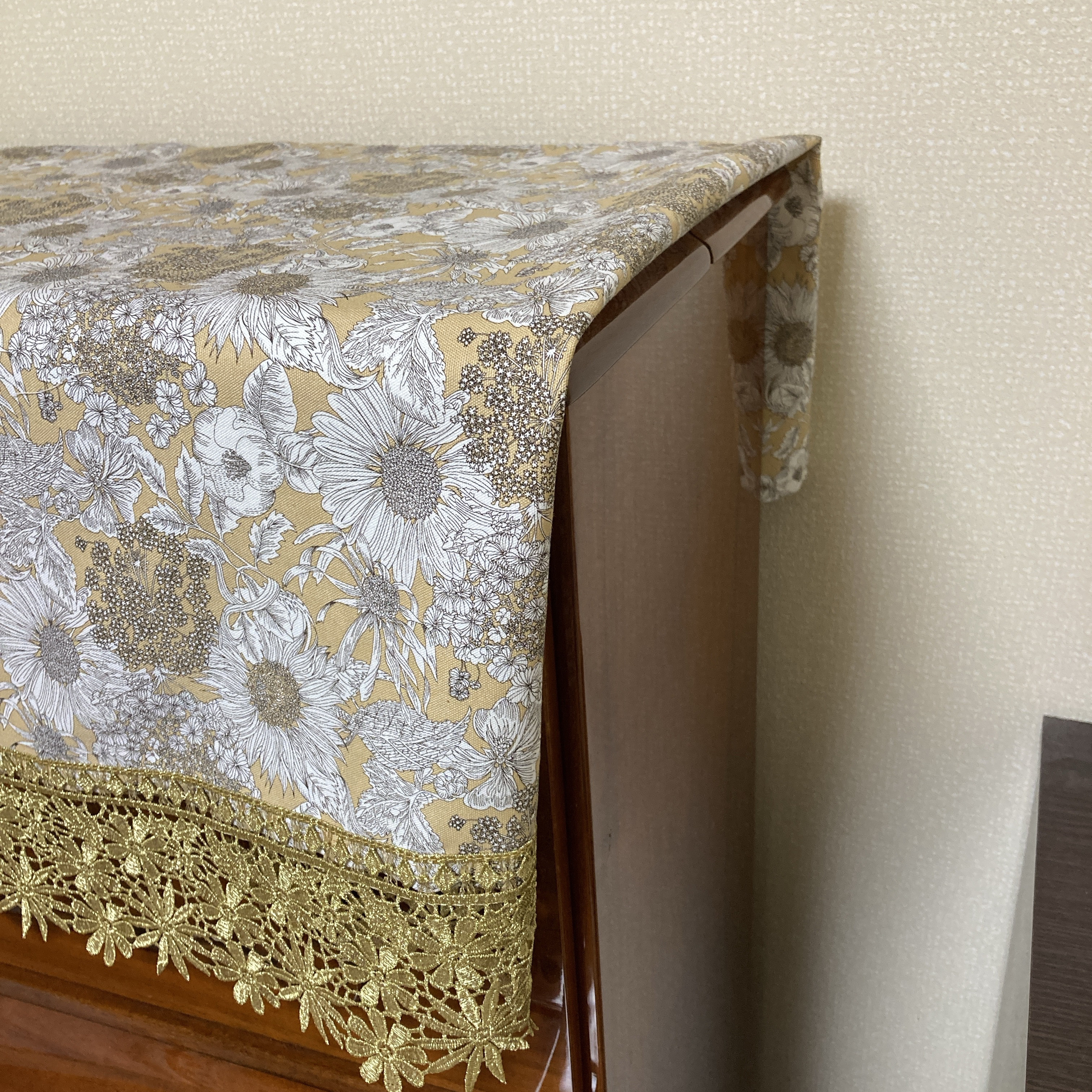 リバティ「スイムダンクレア」ベージュ使用／アップライトピアノ・電子ピアノカバー・８８鍵対応