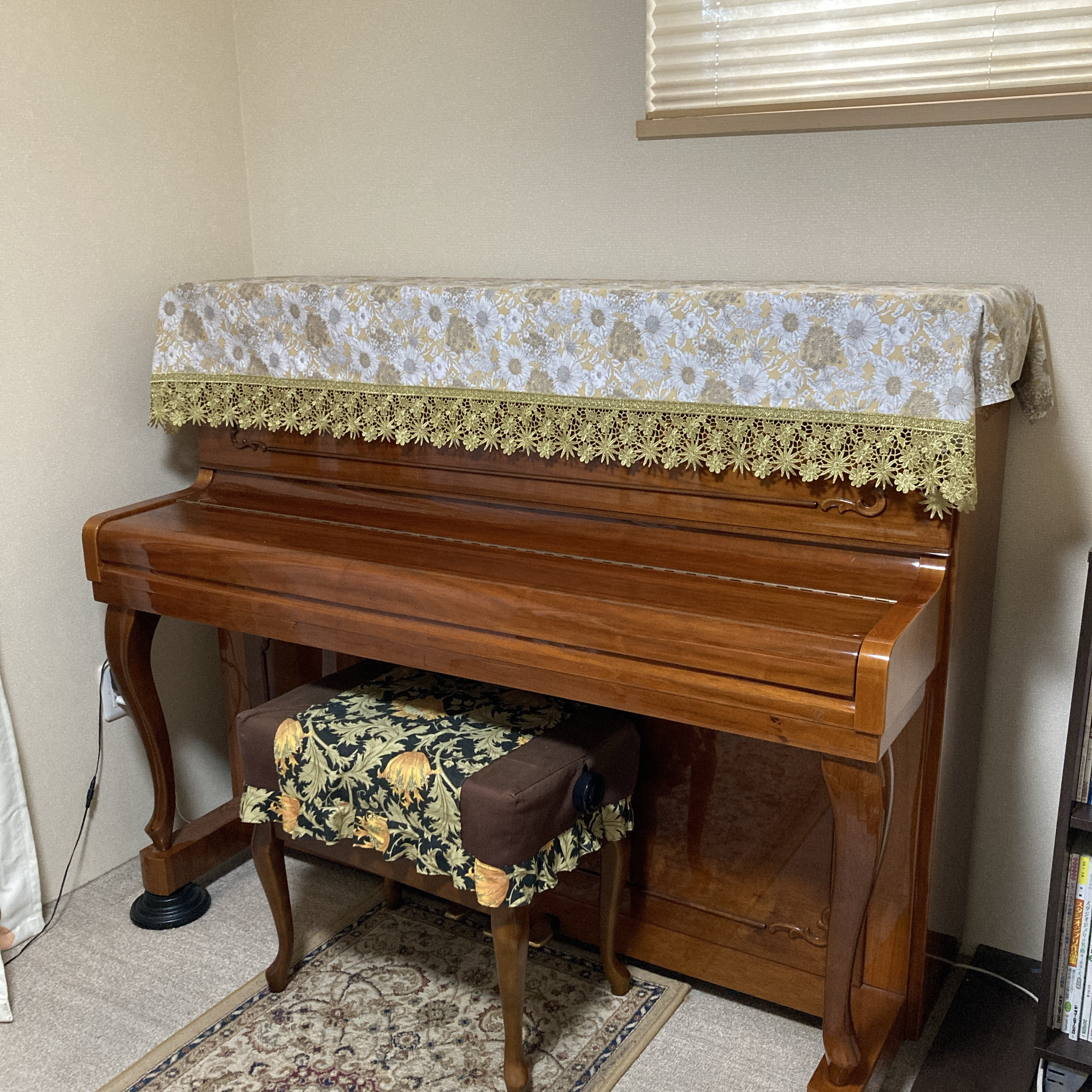 リバティ「スイムダンクレア」ベージュ使用／アップライトピアノ・電子ピアノカバー・８８鍵対応