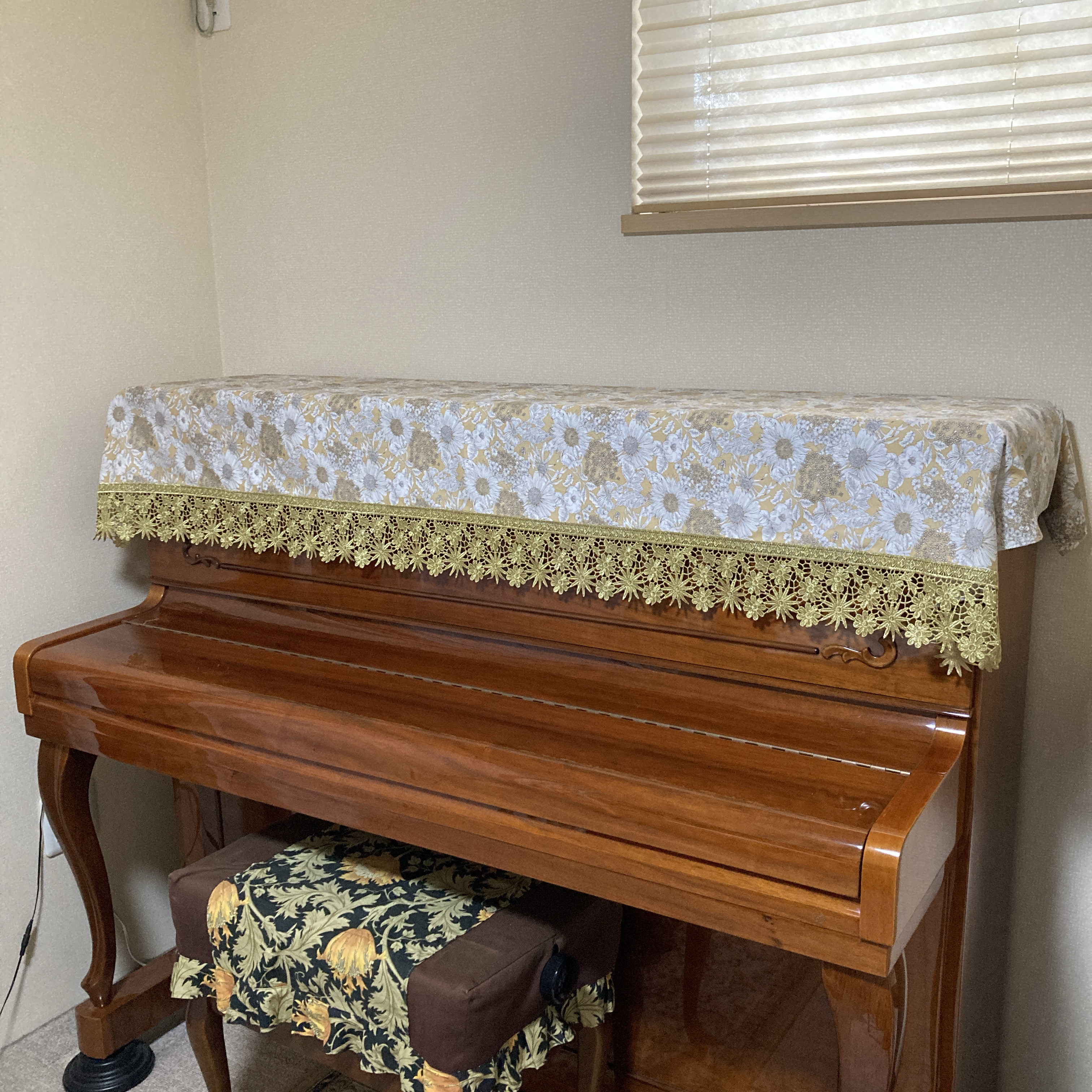 リバティ「スイムダンクレア」ベージュ使用／アップライトピアノ・電子ピアノカバー・８８鍵対応