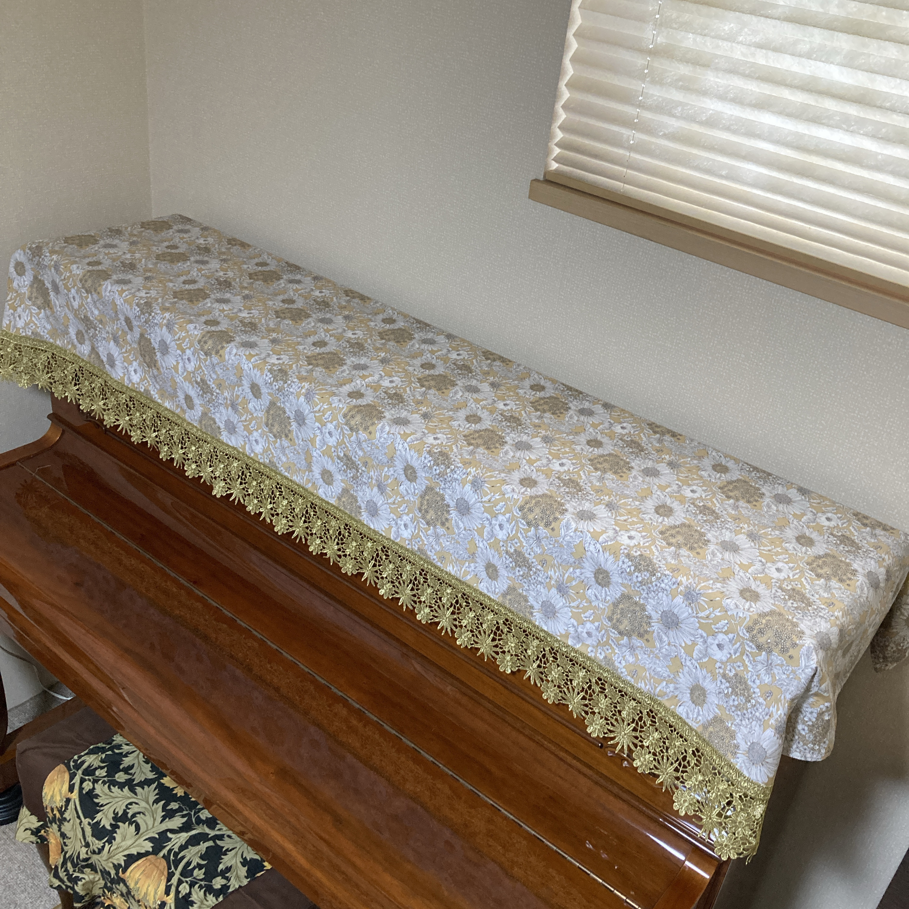 リバティ「スイムダンクレア」ベージュ使用／アップライトピアノ・電子ピアノカバー・８８鍵対応