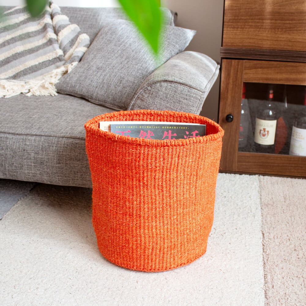 ケニアの手織りかご｜トイレットペーパー収納、鉢カバー、ゴミ箱。自然素材の収納バスケット［Lサイズ ベーシック オレンジ］