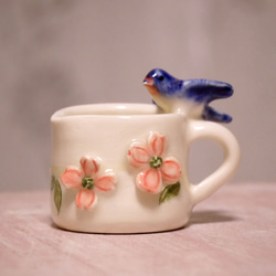 小鳥とお花のミニピッチャー「ツバメ花水木」（陶器） 4枚目の画像
