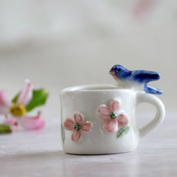 小鳥とお花のミニピッチャー「ツバメ花水木」（陶器） 6枚目の画像