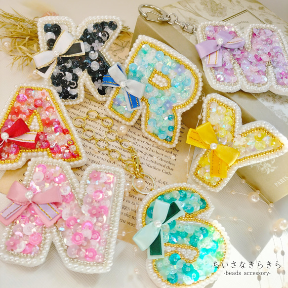 カスタムOK♥︎】イニシャル ビーズ刺繍 ブローチ キーホルダー/バッグ