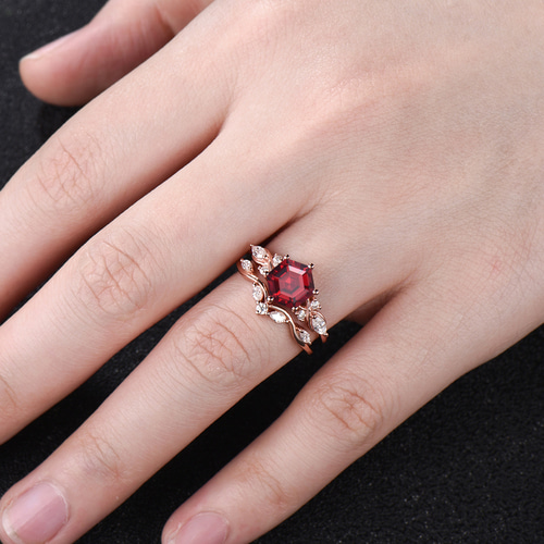 7月の誕生石ルビーの婚約指輪セット 赤い宝石ルビーリング K10 7月の誕生石ルビーの婚約指輪セット 赤い宝石ルビーリング K10