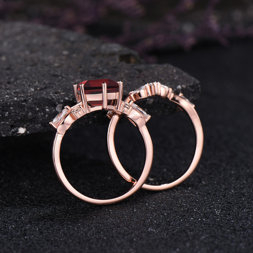 7月の誕生石ルビーの婚約指輪セット 赤い宝石ルビーリング K10 7月の誕生石ルビーの婚約指輪セット 赤い宝石ルビーリング K10