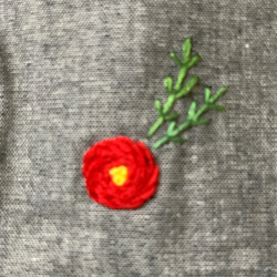 ブルーグレーのリネンに赤い花と赤い帆布の巾着トート 5枚目の画像