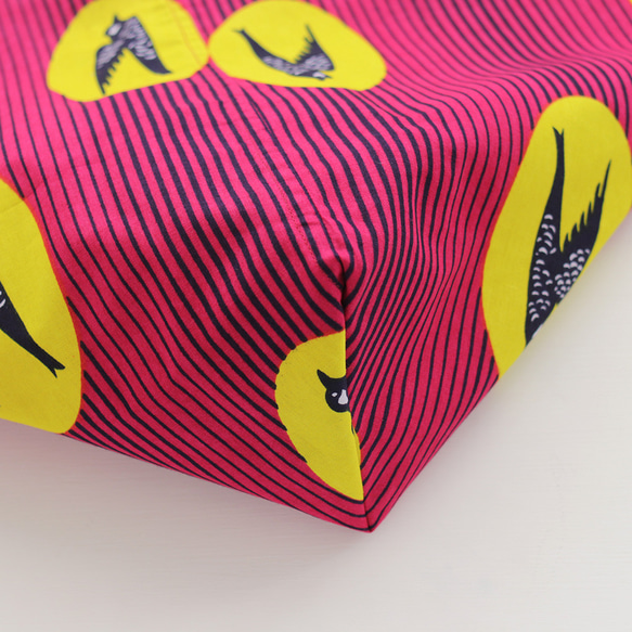 alinのあづま袋 M 50cm かごバッグに アフリカンバティックあずま袋 マチ付き  （ツバメ/ピンク）. 6枚目の画像