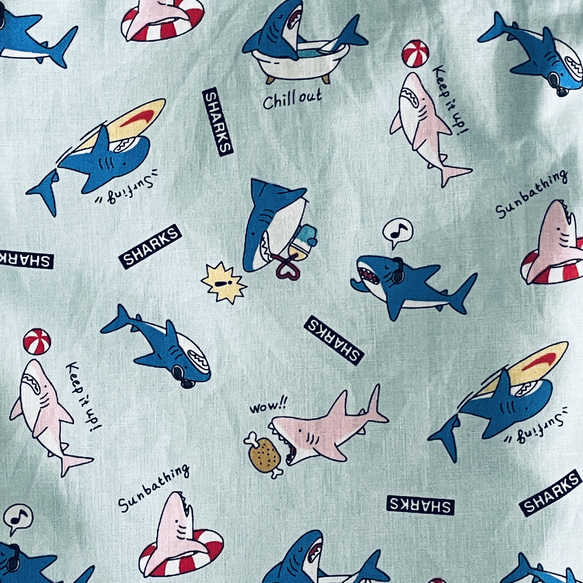 サメの休日巾着袋　25×20 ループ、撥水加工裏付き 3枚目の画像