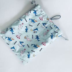 サメの休日巾着袋　25×20 ループ、撥水加工裏付き 7枚目の画像