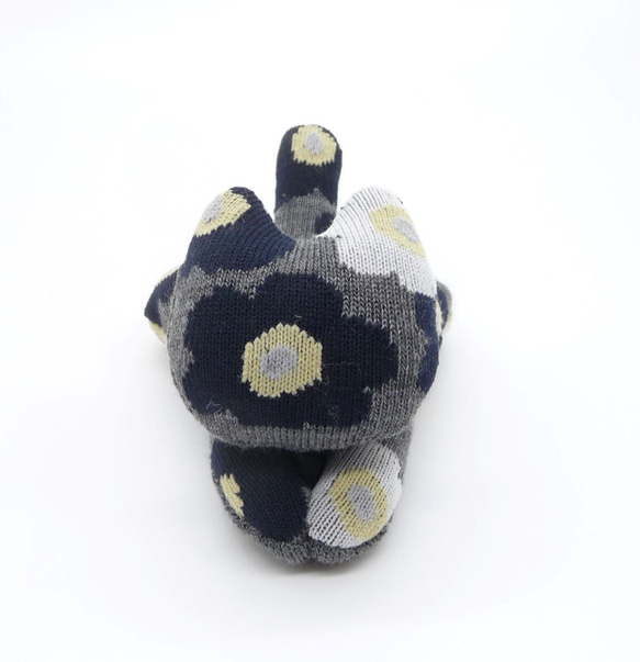 ねこクリップ（ねこばさみ）　北欧風花柄ブラック-A　シンプルタイプ　カーテン留め　写真立て 2枚目の画像