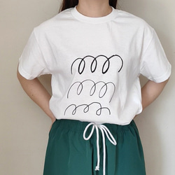 くるくる 半袖 Tシャツ 白 S,M,L  綿100％   大人服 ユニセックス ヴィンテージライク　夏 3枚目の画像