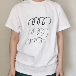 くるくる 半袖 Tシャツ 白 S,M,L  綿100％   大人服 ユニセックス ヴィンテージライク　夏 5枚目の画像