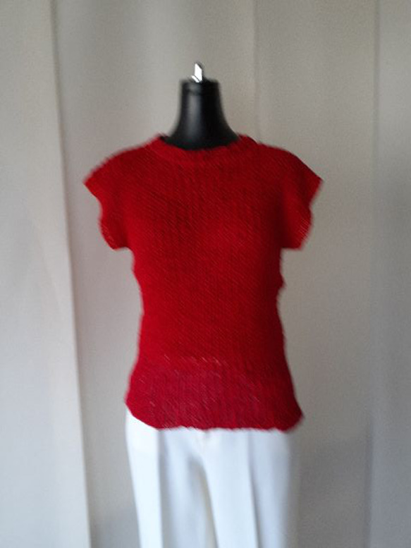 レッドの変わりゴム編みフレンチ袖セーター 1枚目の画像