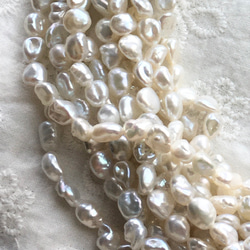 #403 湖水真珠　小粒Keshi 5.5×6.5㍉　6個　無処理　メタリックホワイト　高品質淡水真珠　バロックパール 11枚目の画像
