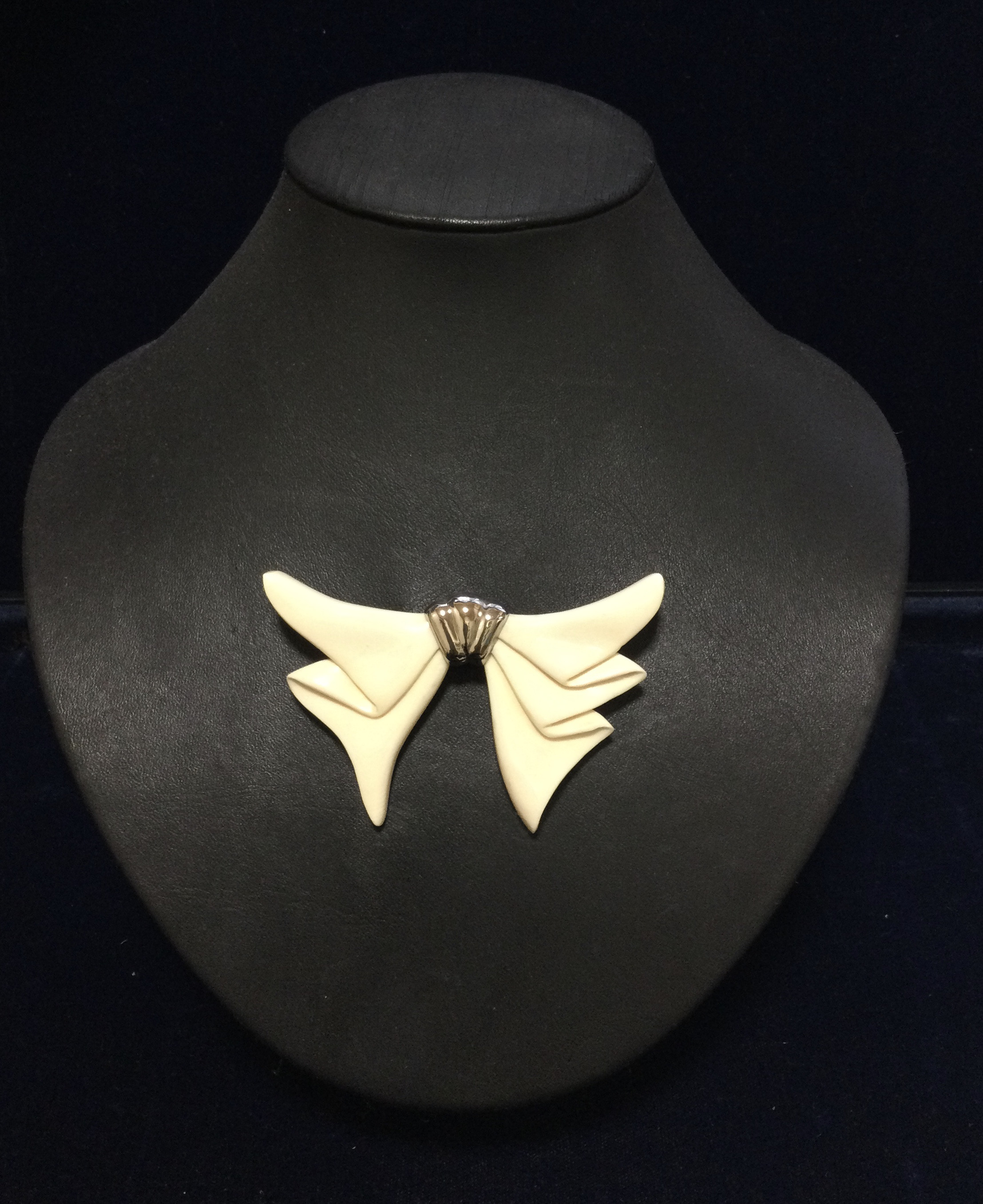 ☆本象牙ブローチ（リボン）A-12 ※