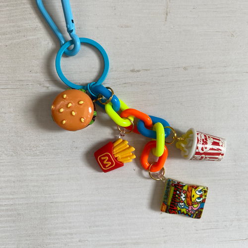 送料込み》じゃらじゃらキーホルダー カラビナ付きキーホルダー