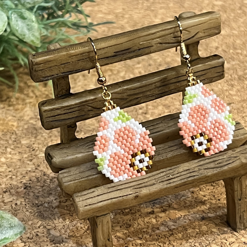 094 ビーズステッチ しずく形 フラワー ピアス ピアス（フック