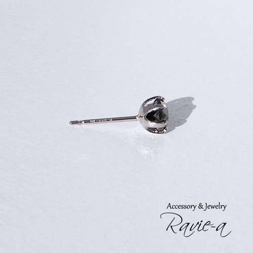 か*ん様 新品　Pt900 ダイヤモンド0.5ct 片耳ピアス　一粒ピアス　照り か*ん様 新品 Pt900 ダイヤモンド0.5ct 片耳ピアス 一粒ピアス 照り
