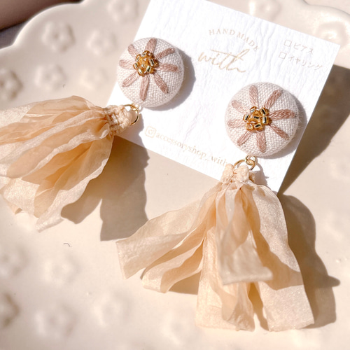 お花とシフォンタッセルのピアス／イヤリング ギフトラッピング可 