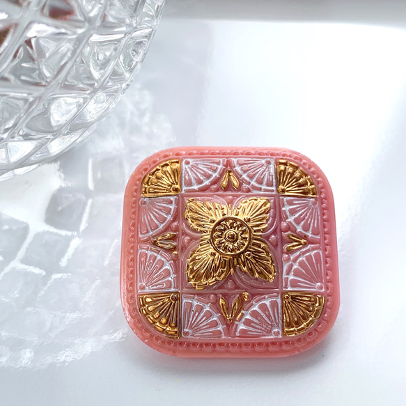 チェコガラスボタン　スクエア　ピンク/白/ゴールド　30ｍｍ × 30ｍｍ　 5枚目の画像