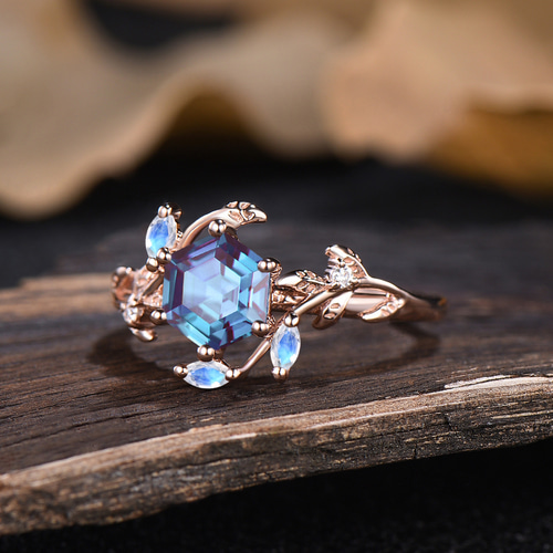 6月の誕生石アレキサンドライト婚約指輪ナチュラルブルームーン