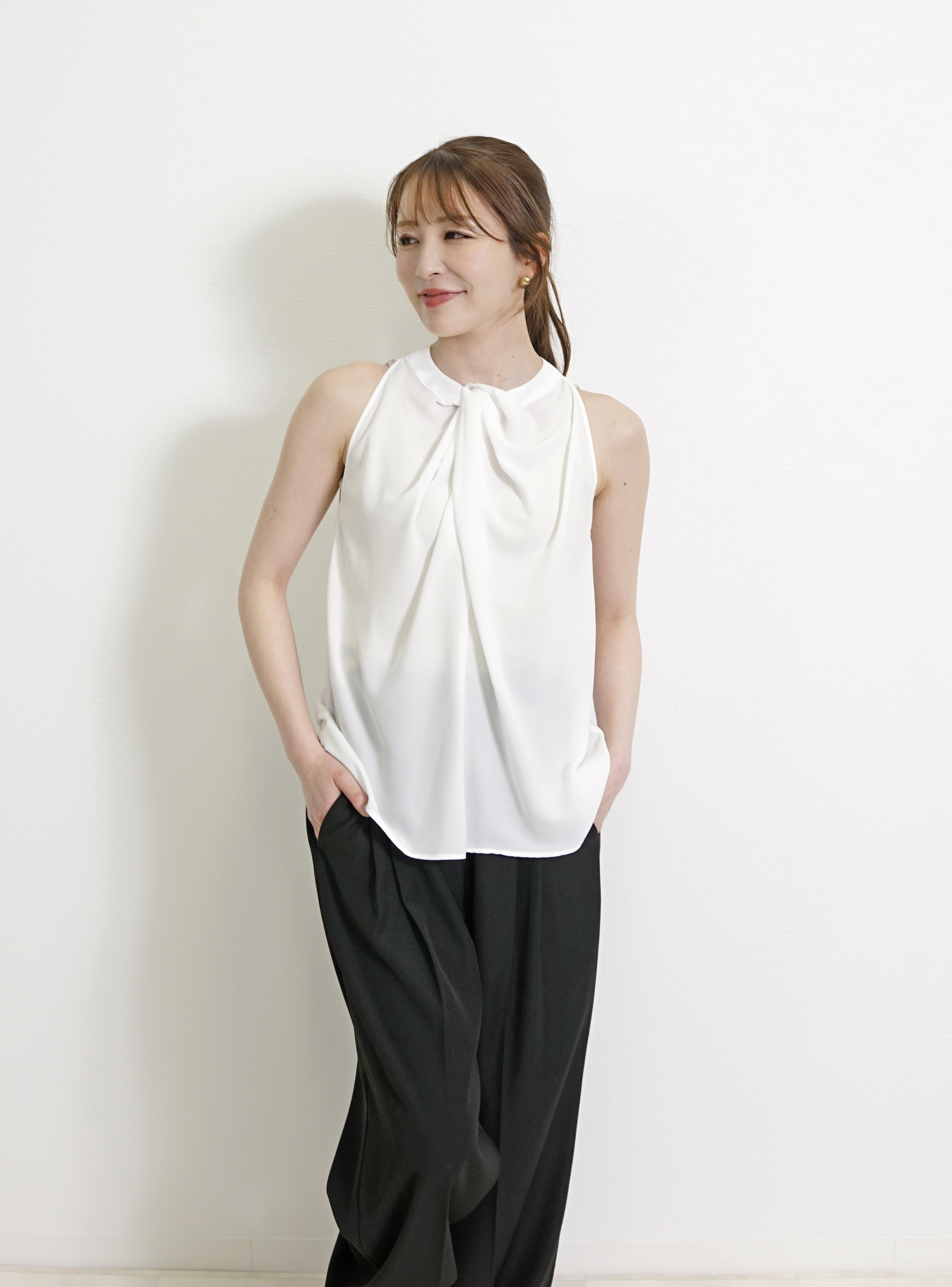 ツイストホールターネック ノースリーブ シフォン ブラウス