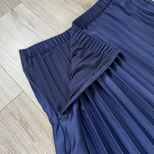 SALE 40%off□1年中OK スラリと細見えプリーツスカート 紺 SALE 40%off□1年中OK スラリと細見えプリーツスカート 紺