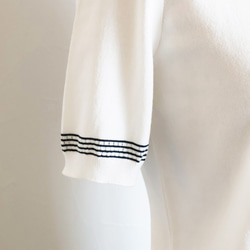 【乾淨的袖口！易疊搭】條紋棉彈性短袖套頭衫【米白色】 第10張的照片