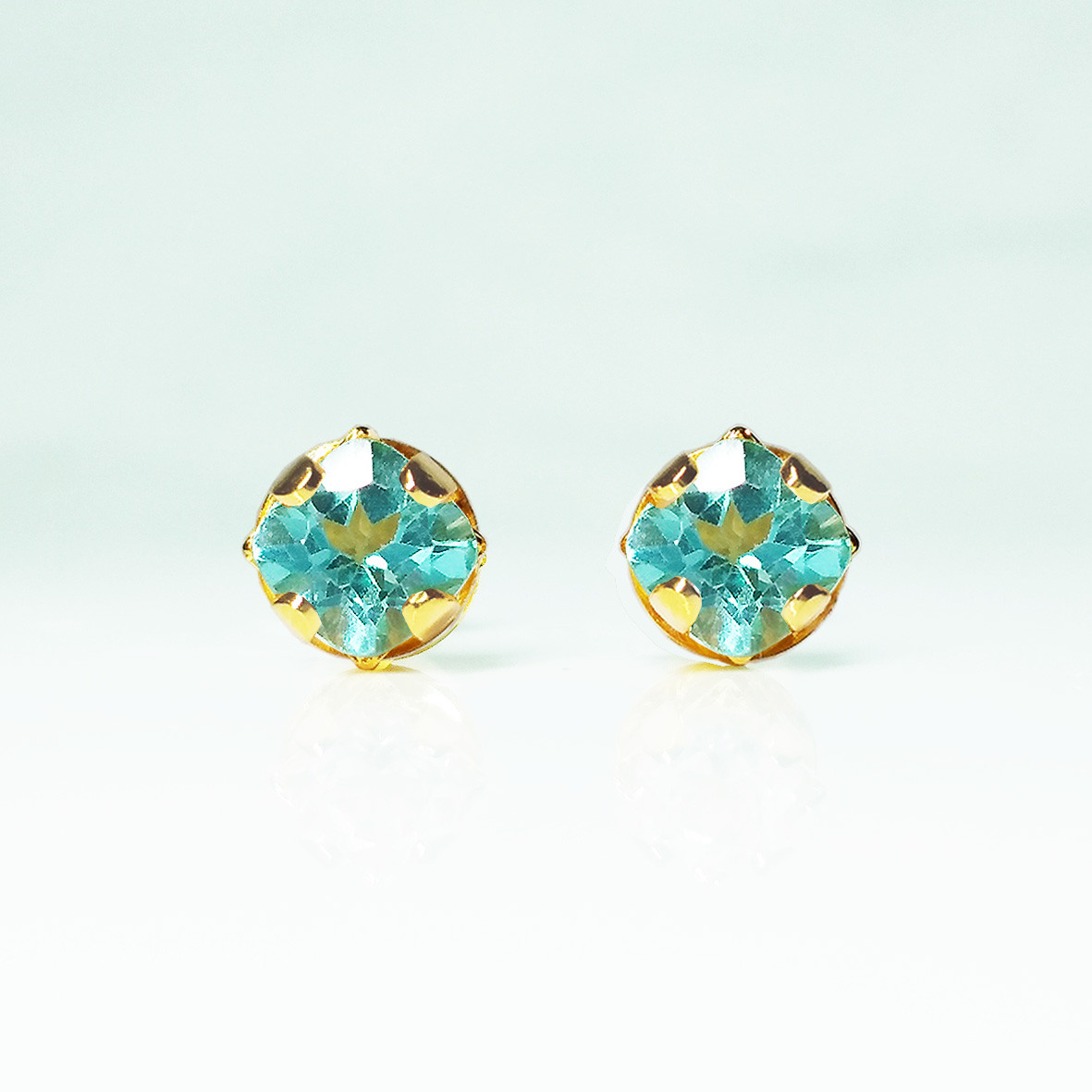 ミントブルーの輝き。アパタイトのピアス　[送料無料]