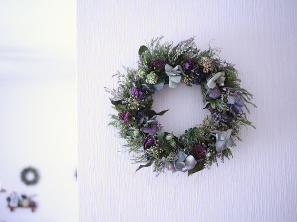 クリスマスローズと紫陽花のグリーンリース✳︎ドライフラワー◎23センチ 5枚目の画像