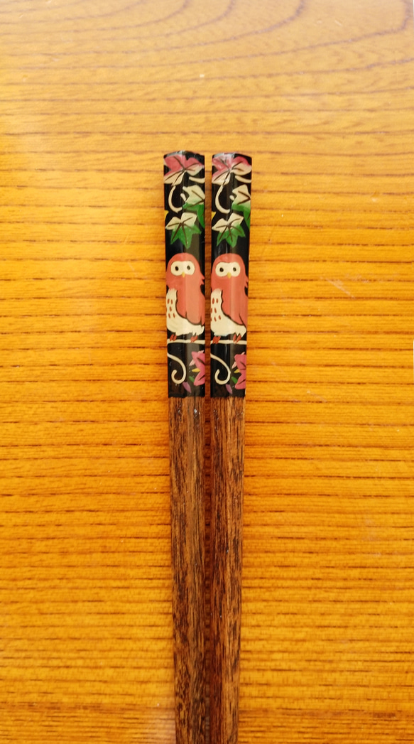 フクロウの漆絵五角子供箸〔16.5㎝〕 3枚目の画像