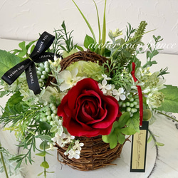 【枯れない花　母の日4特典付】⭐︎真紅のバラ１輪をグリーンで優しく包んで⭐︎フラワーバスケット　誕生日　還暦祝い　送別品 6枚目の画像