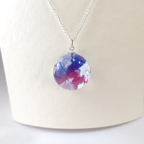 No.662  幻想    球体　ネックレス　レジン　雲 レジンアート No.602 球体 ネックレス レジン 雲レジン レジンアート 宇宙玉