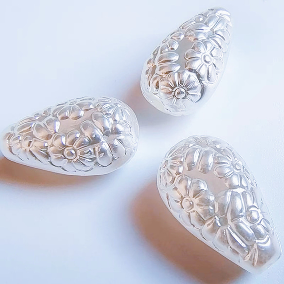 【18x11x8.5mm /10個】縦穴　しずく型　ドロップ　ビーズ パーツ　ハンドメイド　材料　DIY 1枚目の画像