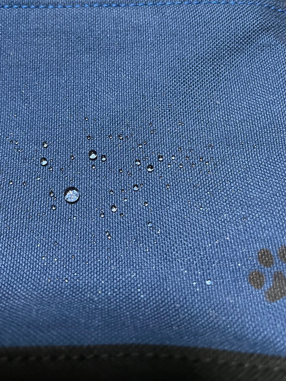 撥水帆布の消臭肉球マナーポーチ　口大きめ　ネイビー 5枚目の画像