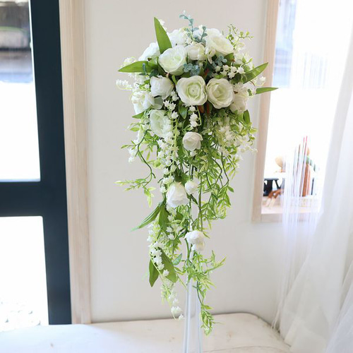 鈴蘭(スズラン)とローズのキャスケードブーケ 薔薇 挙式 フォト  