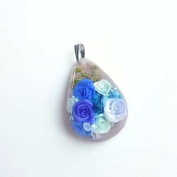 一点物♡　小さな薔薇のブーケ　レジン　ネックレス 3枚目の画像