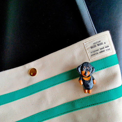 ダックスフンド 癒やされ刺繍に愛犬のお名前刺繍いれます。デニム